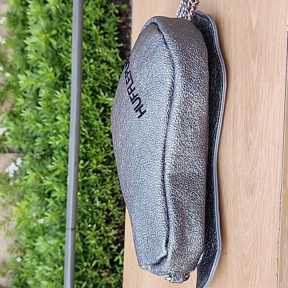 Harry Potter Hufflepuff Crossbody Purse Danielle Nicole - Picture 7 of 13